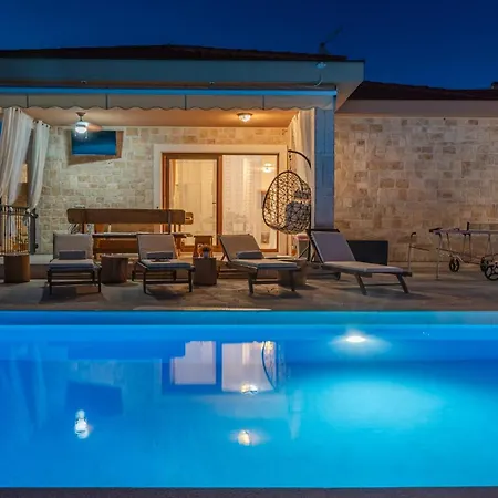 Mlb With Heated Pool, Sauna And Jacuzzi- By Ta Leut Agency *