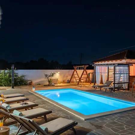 Mlb With Heated Pool, Sauna And Jacuzzi- By Ta Leut Agency Vrsi