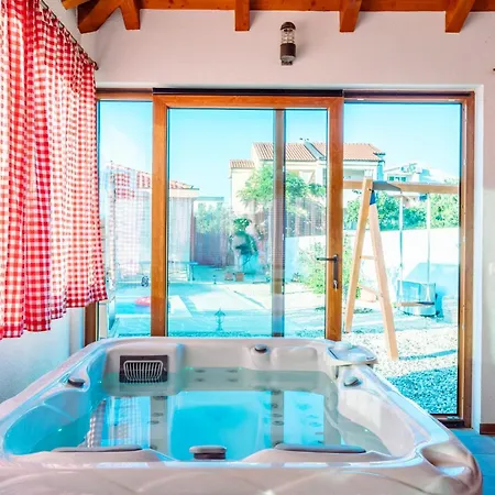 Mlb With Heated Pool, Sauna And Jacuzzi- By Ta Leut Agency * Vrsi