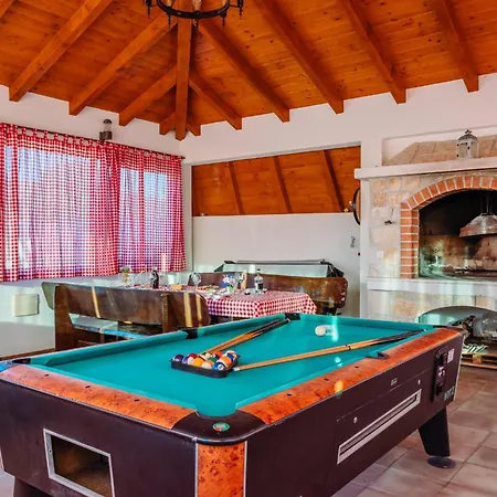 Mlb With Heated Pool, Sauna And Jacuzzi- By Ta Leut Agency Vrsi