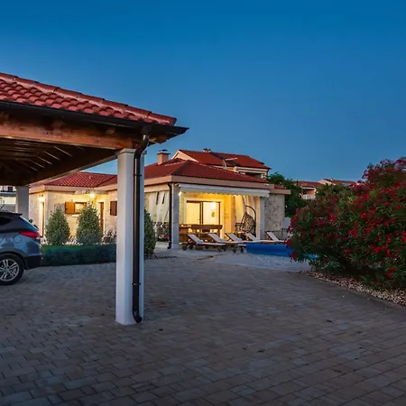 Mlb With Heated Pool, Sauna And Jacuzzi- By Ta Leut Agency Villa
