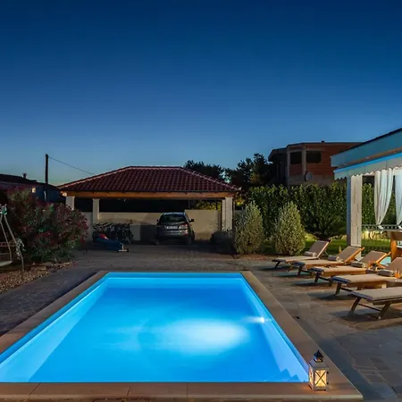 Villa Mlb With Heated Pool, Sauna And Jacuzzi- By Ta Leut Agency