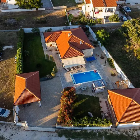 Mlb With Heated Pool, Sauna And Jacuzzi- By Ta Leut Agency Vrsi