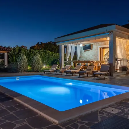 Mlb With Heated Pool, Sauna And Jacuzzi- By Ta Leut Agency Villa *